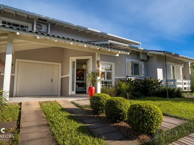 Imagem: Casa de Alto Padrão À Venda no Bairro