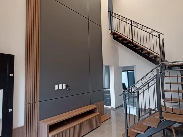 Imagem 11: Sobrado de 178M² com Suíte 2 Quartos Edícula Churrasqueira e Piscina no Centro de Toledo
