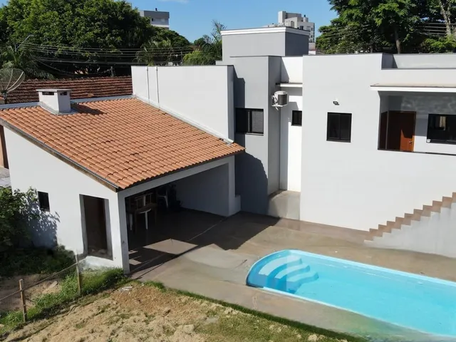 Imagem: Casa À Venda com Piscina, 2 Suítes e 1