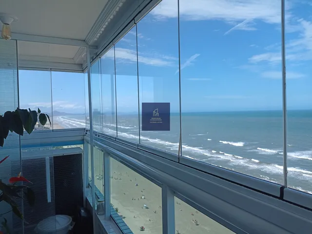 Imagem: O apartamento possui 6 Dormitórios, 3 Suítes, 3