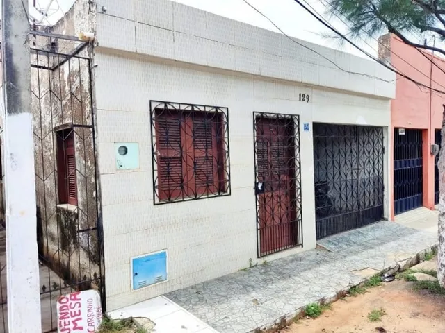 Imagem: Veras Vende Casa em Itapajé na Frente da