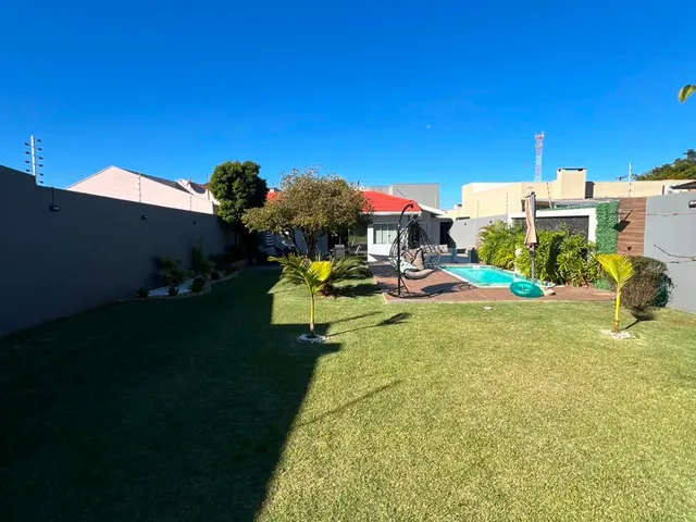Imagem 5: Casa Mobiliada no Jardim Pancera com Piscina, Sobra de Terreno e Placa Solar