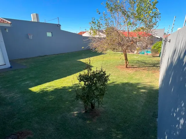 Imagem 3: Casa Mobiliada no Jardim Pancera com Piscina, Sobra de Terreno e Placa Solar
