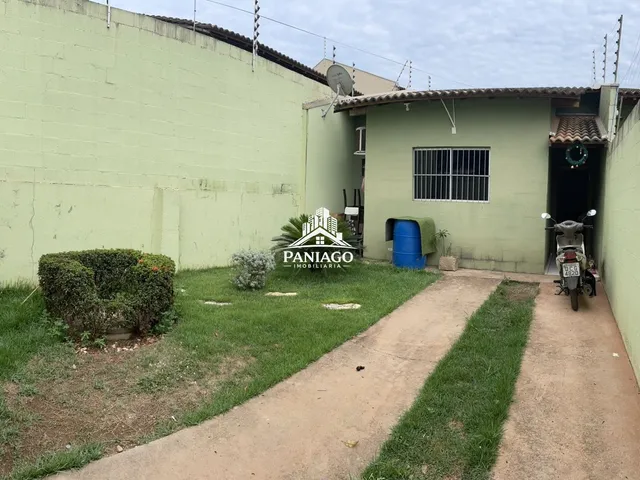 Imagem: Casa com 2 Quartos e Piscina À Venda