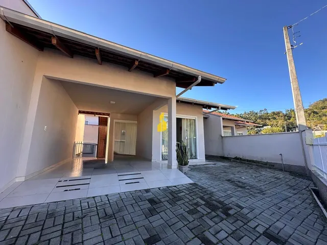 Imagem: Casa À Venda no Centro de Rodeio