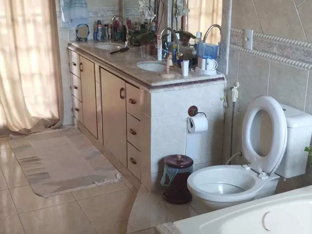 Imagem 4: Casa À Venda em Niterói, Várzea das Moças, com 4 Quartos, 250M²