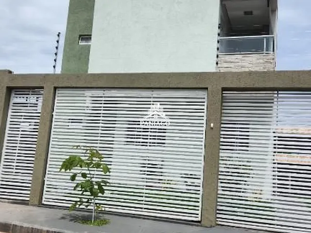 Imagem: Sobrado com 4 Quartos, Piscina e Energia