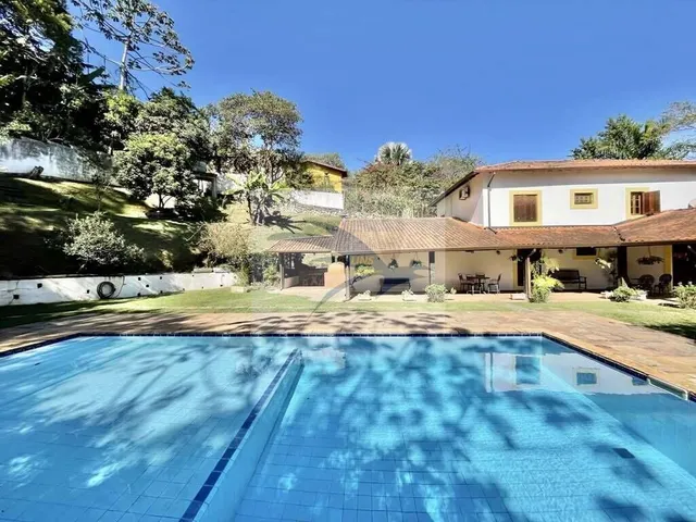 Imagem: A casa possui 3 Dormitórios, 1 Suíte, 2 Banheiros, 7