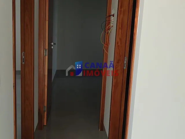 Imagem 2: Casa Nova com 2 Quartos, Suíte, Acabamento Premium e Garagem para 4 Carros