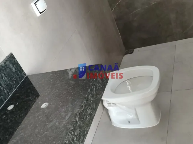 Imagem 4: Casa Nova com 2 Quartos, Suíte, Acabamento Premium e Garagem para 4 Carros