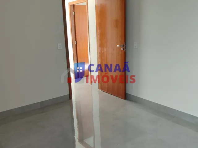 Imagem 10: Casa Nova com 2 Quartos, Suíte, Acabamento Premium e Garagem para 4 Carros