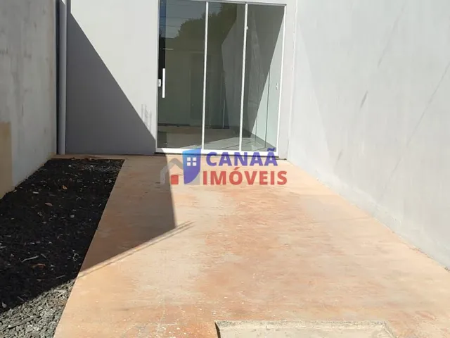 Imagem 5: Casa Nova com 2 Quartos, Suíte, Acabamento Premium e Garagem para 4 Carros