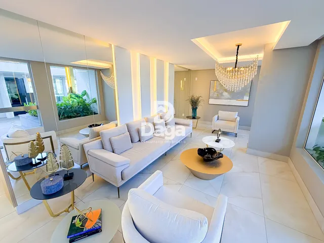 Imagem 2: Apartamento de Alto Padrão em Condomínio Clube na Agronômica