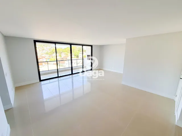 Imagem 3: Apartamento de Alto Padrão em Condomínio Clube na Agronômica