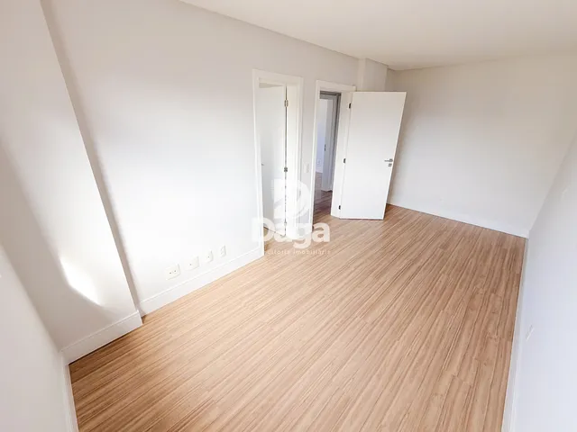 Imagem 11: Apartamento de Alto Padrão em Condomínio Clube na Agronômica