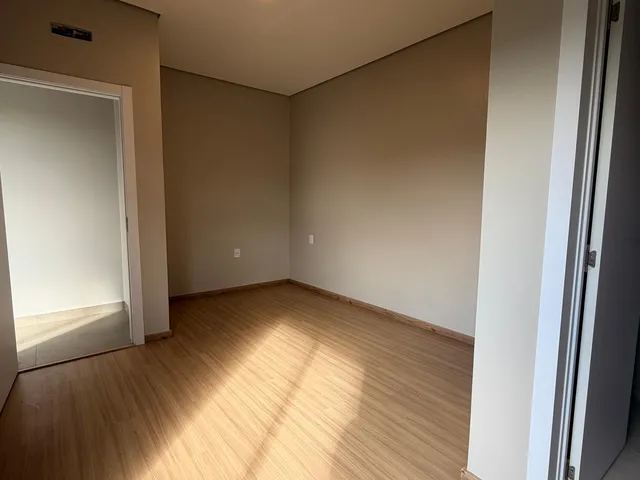 Imagem 14: Casa Nova, Térrea e com Passagem Lateral na Vila Becker - Toledo Pr