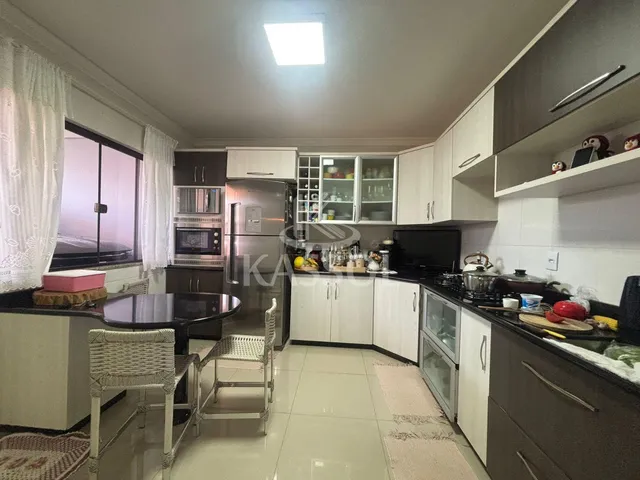 Imagem 2: Sobrado Bairro Pacaembu, Cascavel - Pr, Próximo do Shopping Catuai. de R$1.150.000,00 por 990.000,00
