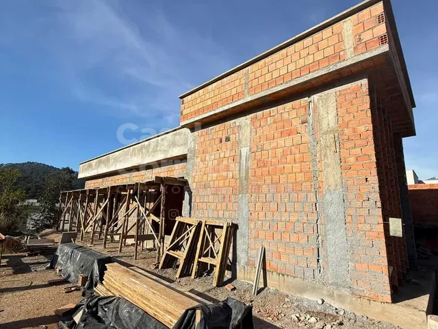 Imagem 2: Casa Nova com 1 Suite Mais 2 Quartos e Duas Vagas