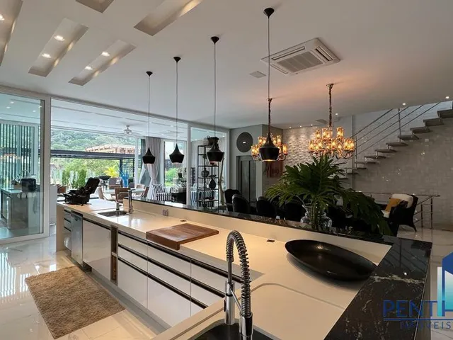 Imagem 9: Casa em Condomínio para Venda em Balneário Camboriú / Sc no Bairro Praia do Estaleiro