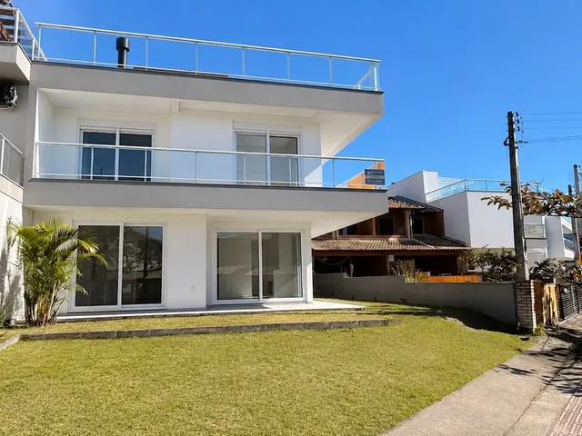 Imagem: Linda Casa Próxima do Mar de Garopaba