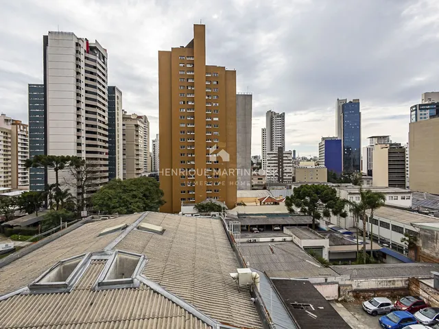 Imagem 2: Apartamento com de 1 Quarto À Venda no Centro Nobre de Curitiba