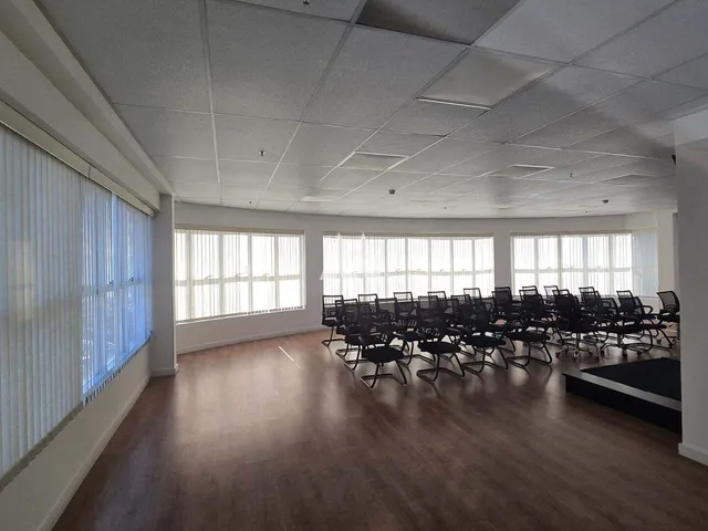 Imagem 11: Sala Comercial À Venda no the One Office Tower com Vista Livre na Ponta da Praia em Santos/Sp
