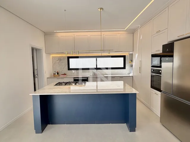 Imagem 13: Sobrado em Condomínio com 4 Dormitórios, Sendo 2 Suítes. Amplo Espaço Gourmet e Piscina