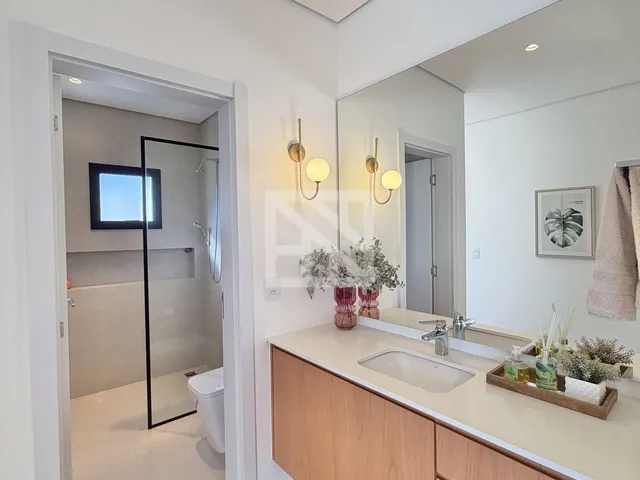 Imagem 4: Sobrado em Condomínio com 4 Dormitórios, Sendo 2 Suítes. Amplo Espaço Gourmet e Piscina
