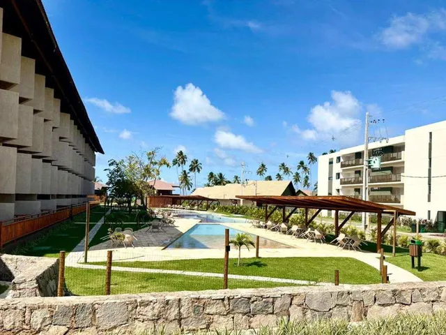 Imagem 6: Entre a Igrejinha e o Bora Bora: Seu Apartamento Pé na Areia com Lazer de Resort Pronto em Carneiros!