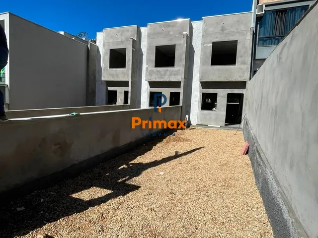 Imagem: Sobrado Geminado À Venda com Amplo Terreno