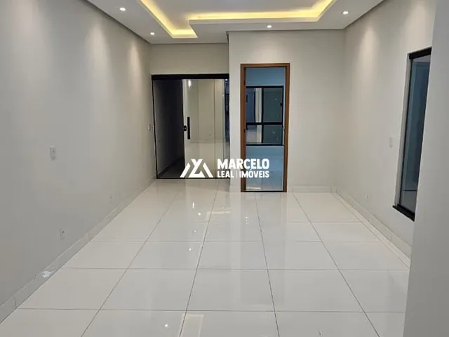 Imagem 2: Vendo Imóvel com Acabamento Impecável, Sala Ampla Integrada, Cozinha Espaçosa, 0