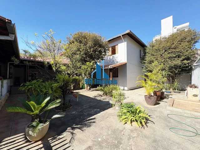 Imagem: Casa À Venda de 4 Quartos e 4 Vagas no