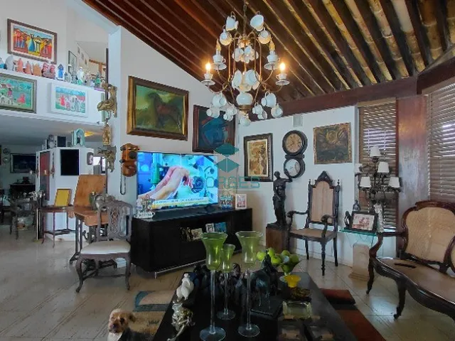 Imagem 13: Casa À Venda com 385M², 4 Quartos, Piscina e 875M² de Terreno no Itaigara, Salvador
