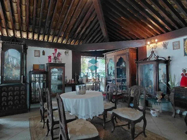 Imagem 10: Casa À Venda com 385M², 4 Quartos, Piscina e 875M² de Terreno no Itaigara, Salvador