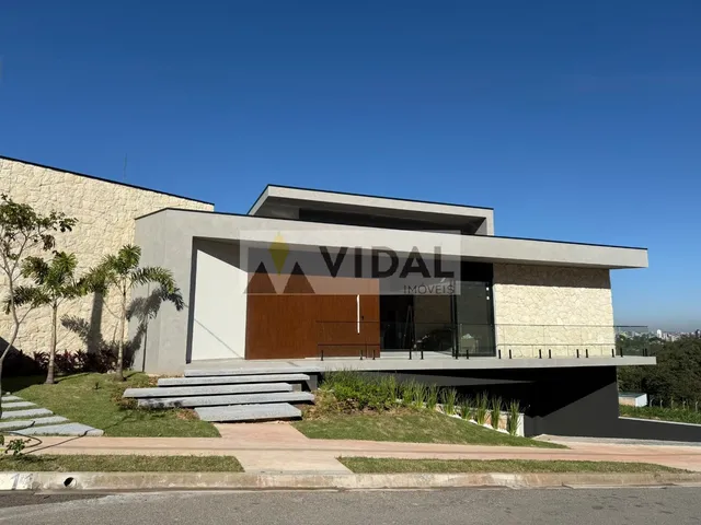 Imagem 2: Casa Térrea com Excelente Acabamento com 3 Suítes e Piscina À Venda no Condomínio Bouganville