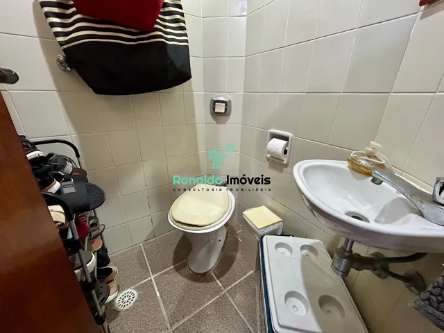 Imagem 2: Linda Casa Mobiliada em Villagio 3 Dorm Sendo 1 Suíte no Indaiá em Bertioga, Apenas 150 M do Mar