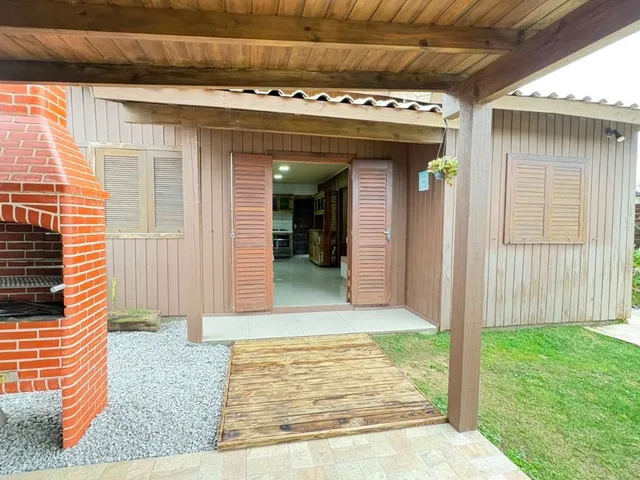 Imagem: Duas Casas com Piscina e Renda de Aluguel