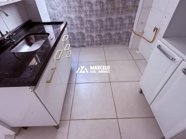 Imagem 15: Alugo Apartamento Padrão de 2/4 no 2º Andar com Armáios na Cozinha e Tela de Mos