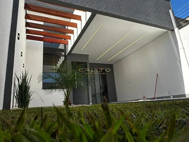 Imagem: A casa possui 3 Dormitórios, 1 Suíte, 2 Banheiros, 2