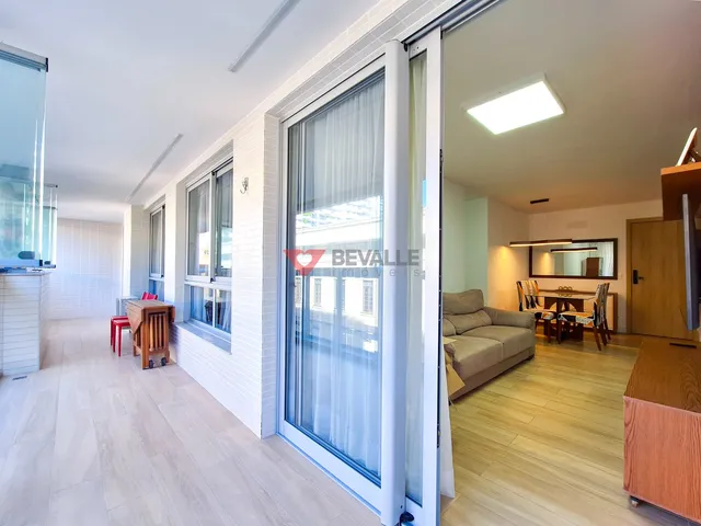 Imagem: Espaçoso apartamento de 100m² em Botafogo