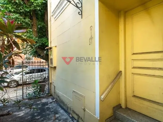Imagem: A casa possui 7 Dormitórios, 3 Banheiros, 1 Vaga na