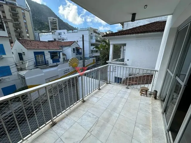 Imagem: O apartamento possui 3 Dormitórios, 1 Suíte, 3 Banheiros,