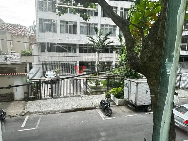 Imagem 12: Casa à Venda na Urca RJ: 5 Quartos, 3 Banheiros por R$1.599.000