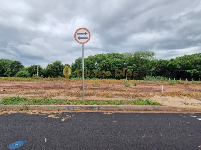 Imagem: Terreno Residencial À Venda com 200 M²