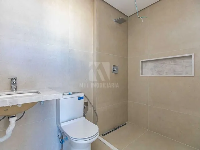 Imagem 2: Cobertura no Bairro Ahú 4 Suítes, Lavabo, 4 Vagas de Garagem, Box, Sala de Estar e Jantar, Condomínio Clube