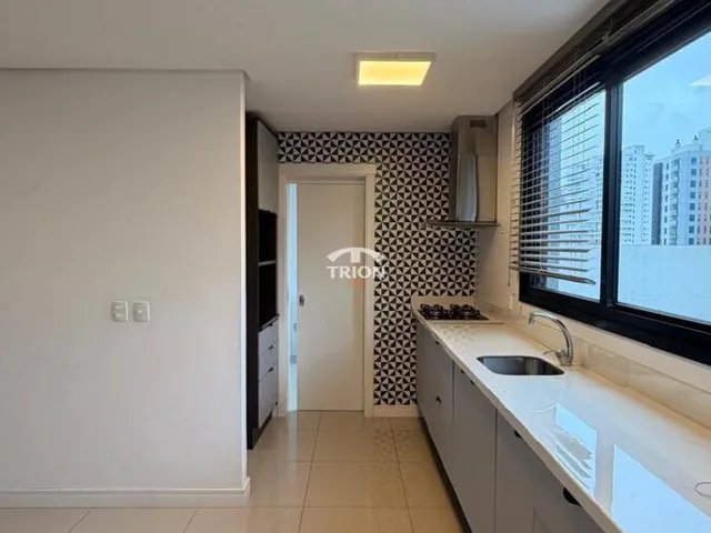 Imagem 5: Apartamento à Venda — 3 Dormitórios, 128 m², Sacada com Churrasqueira, Semimobil