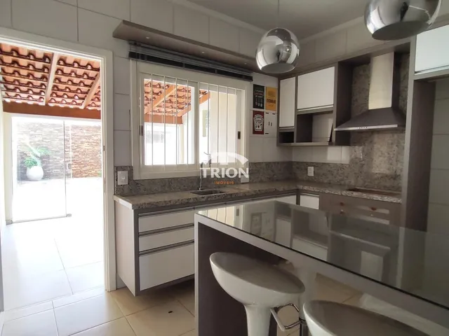 Imagem 8: À Venda | Sobrado Semimobiliado com Área Gourmet no Bairro Universitário