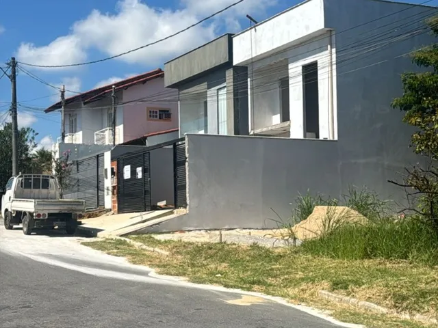 Imagem 1: Imóvel de Alto Padrão no Parque Ipiranga: Casa Duplex Moderna em Resende-RJ, com