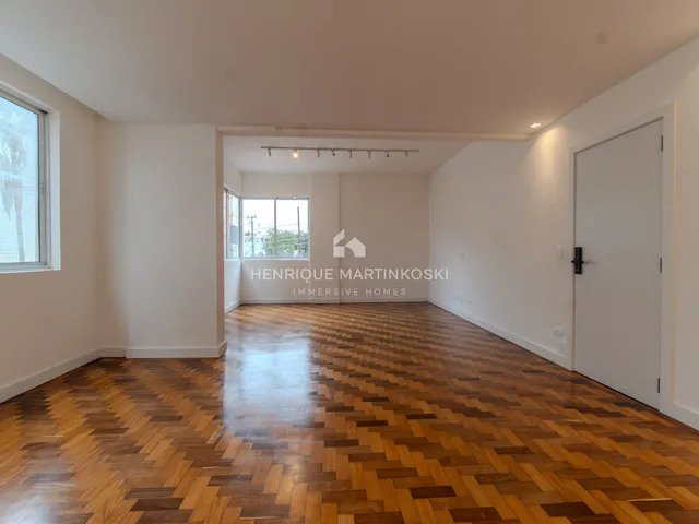 Imagem 2: Apartamento reformado com 151 m², planta ampla e localização privilegiada entre o