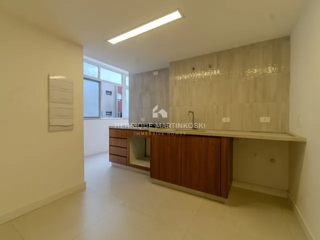 Imagem 3: Apartamento reformado com 151 m², planta ampla e localização privilegiada entre o